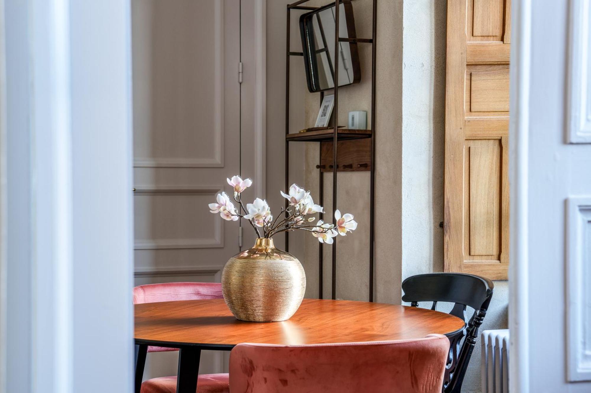 Appartement Raffine Vue Cathedrale, Jardin, Wifi Tours Eksteriør bilde